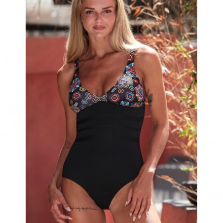 Maillot 1 pièce sculptant noir motif mandala sur poitrine, dos droit - Bonnet C du 36 au 46